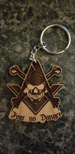 Fear no danger skull and square and compass freemason lodge keychain - Altered Goods